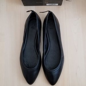 NEW Frye Regina leather black ballet flat